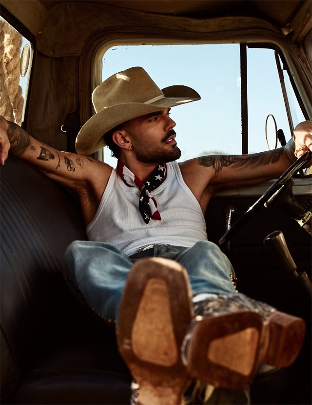 Luan Pereira sexualiza imagem do peão ao misturar country com funk na pegada monotemática do álbum 'Off road'