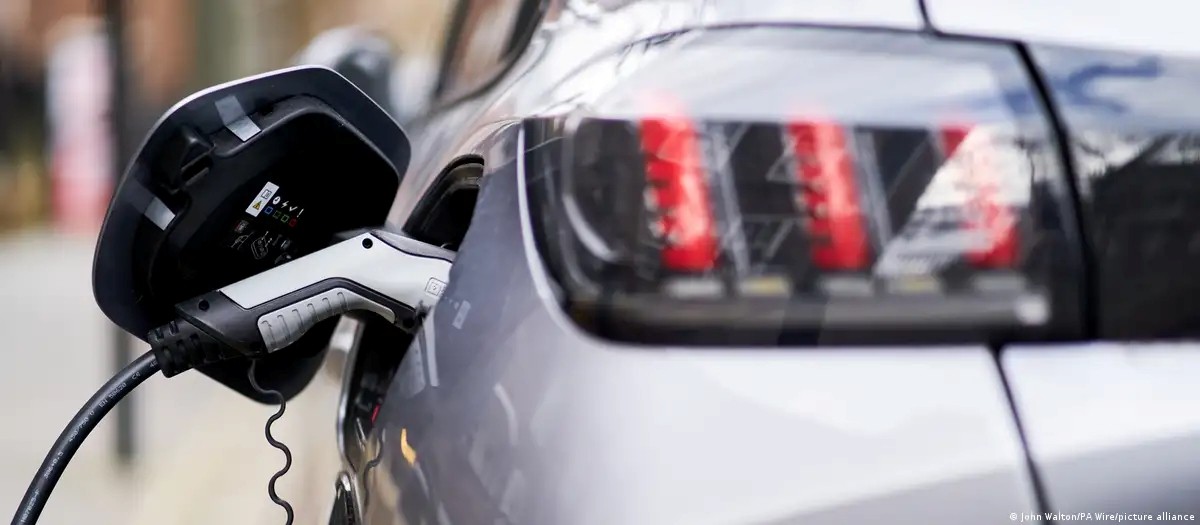 Incêndios, mineração e poluição: as críticas às baterias dos carros elétricos fazem sentido?