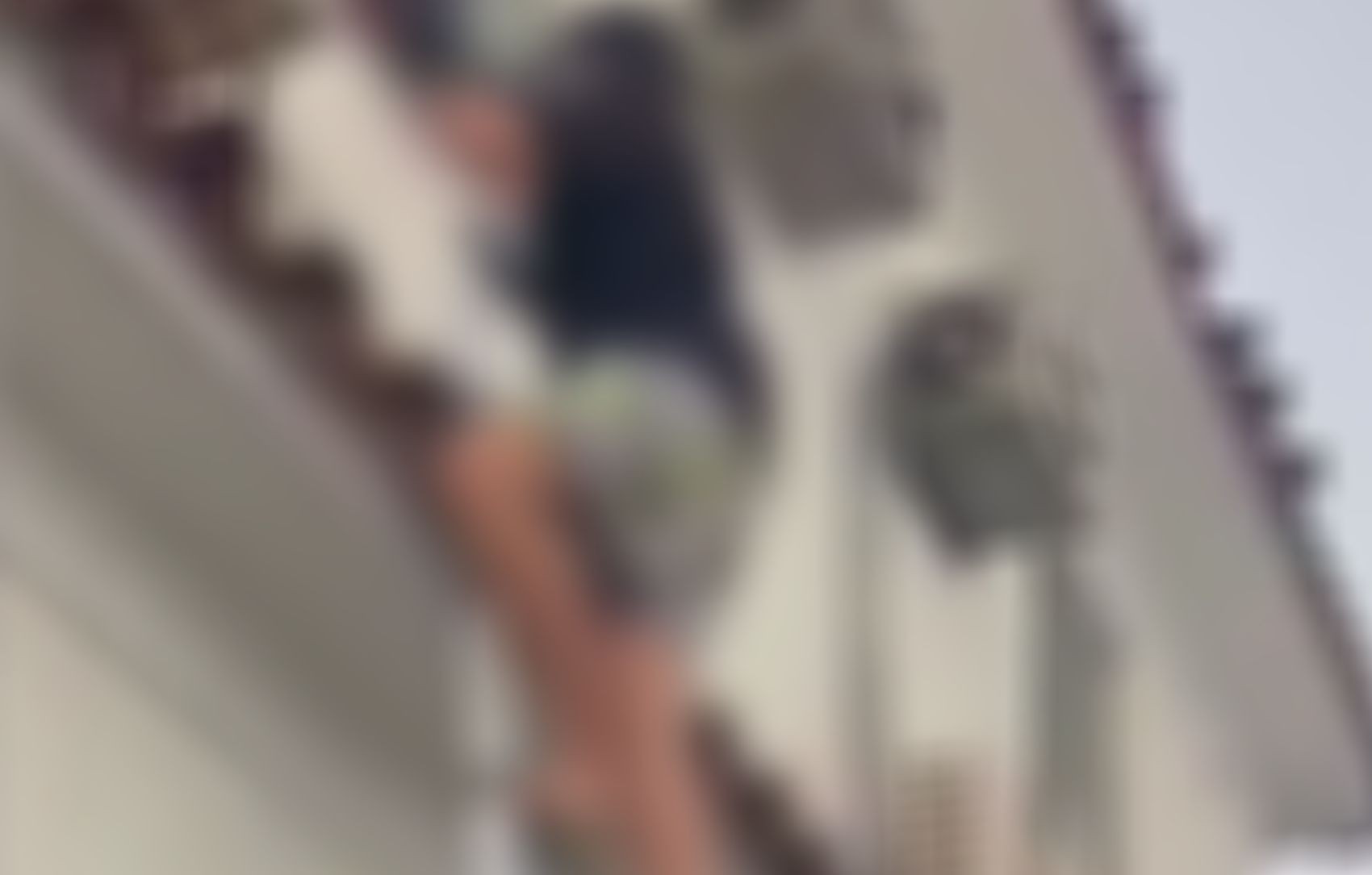 Jovem mantida em cárcere privado é resgatada pela polícia após bilhete com pedido de ajuda ser encontrado em Aracaju