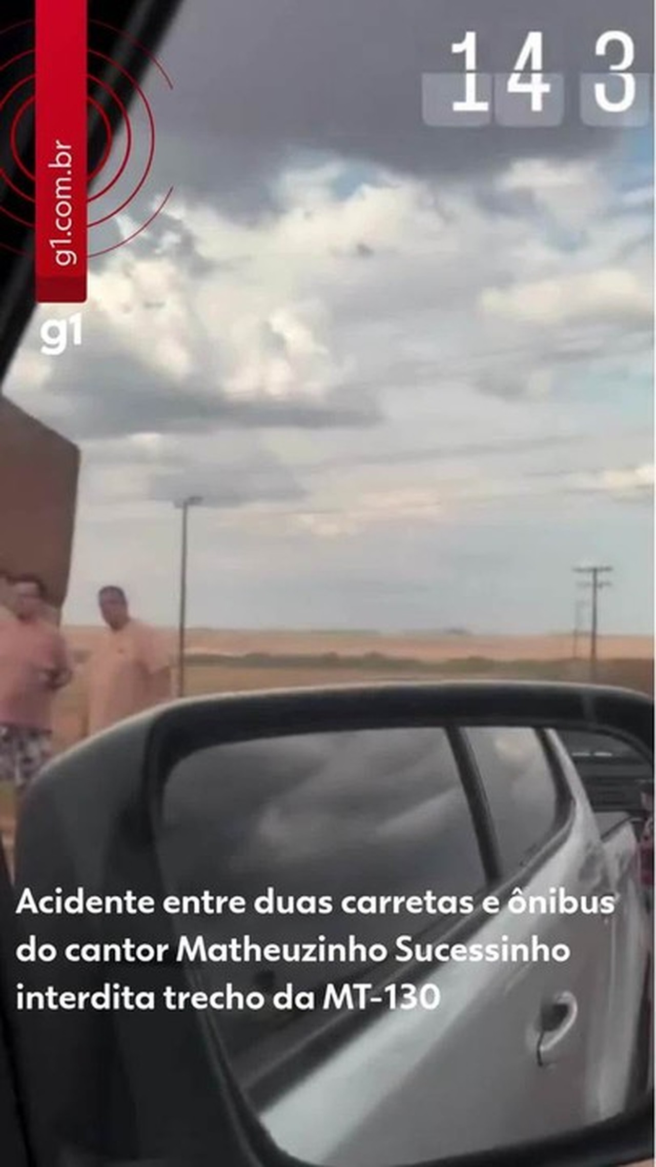 Acidente entre duas carretas e ônibus do cantor Matheuzinho Sucessinho interdita trecho da MT-130