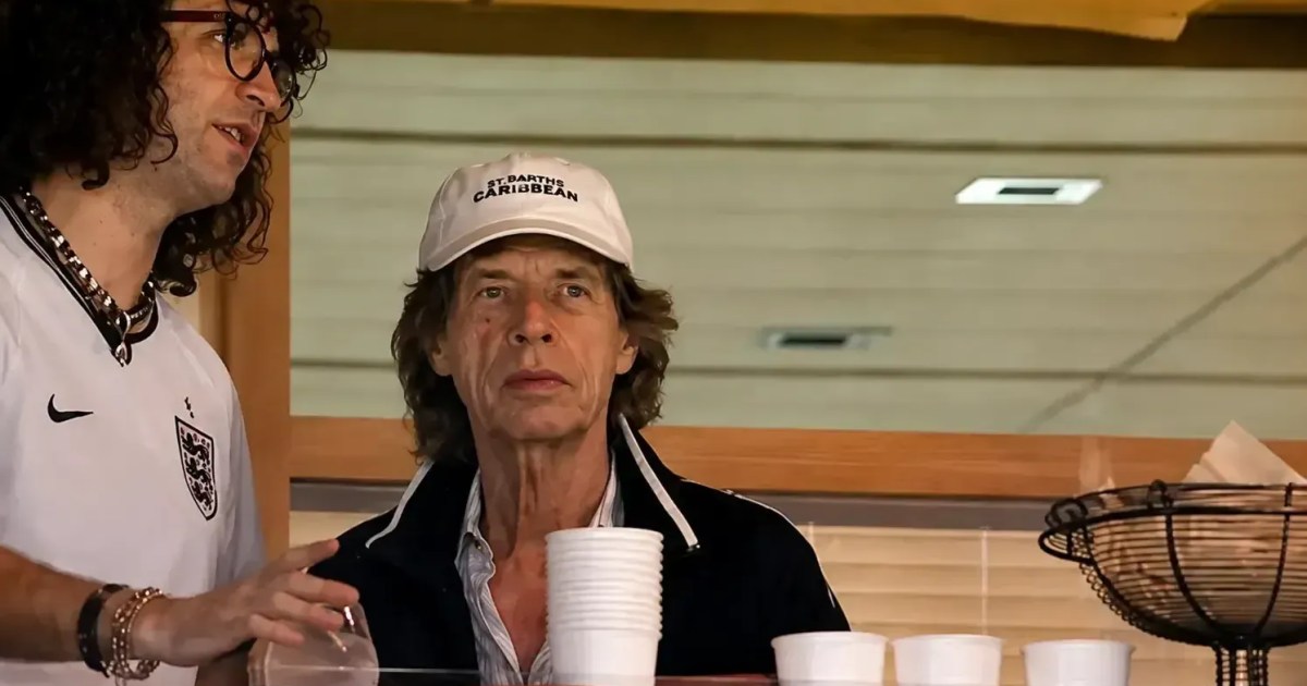 Mick Jagger acompanha Noruega x Inglaterra e web revive fama de “pé-frio”