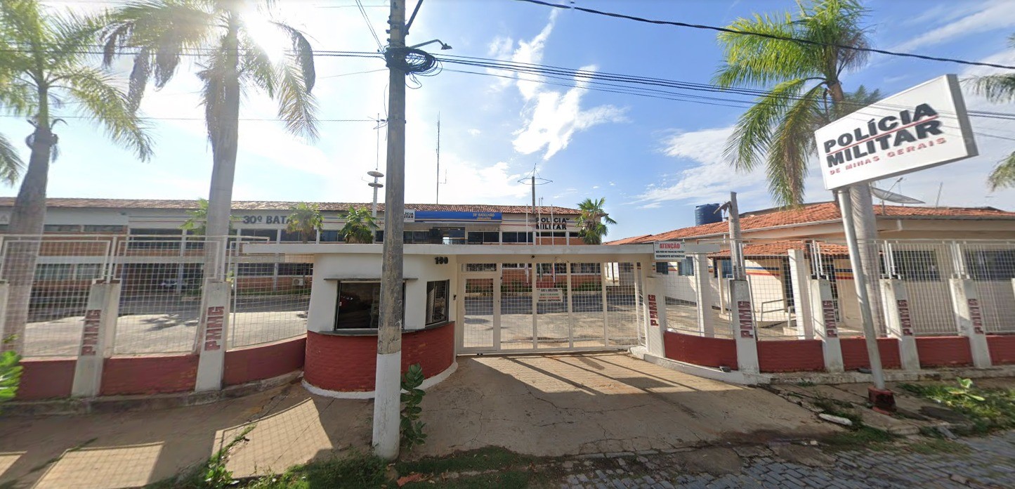 Homem foge pulando muros, é capturado em lote vago e preso por tráfico em Januária