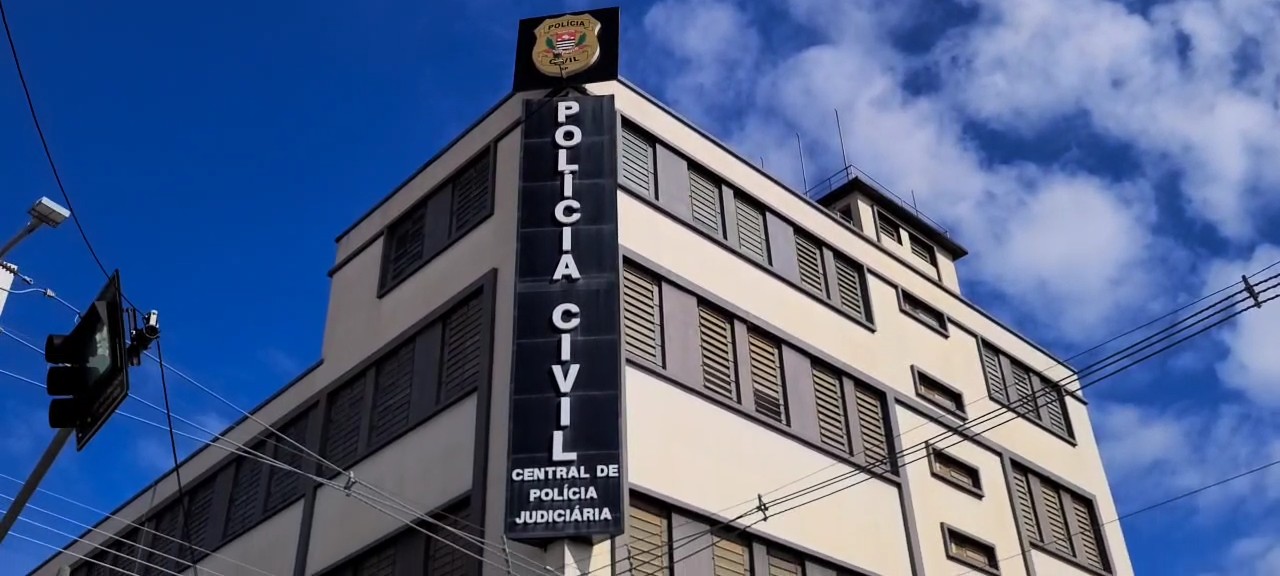 Homem é preso ao atirar em direção a idoso que teria tentado beijar sua esposa no interior de SP