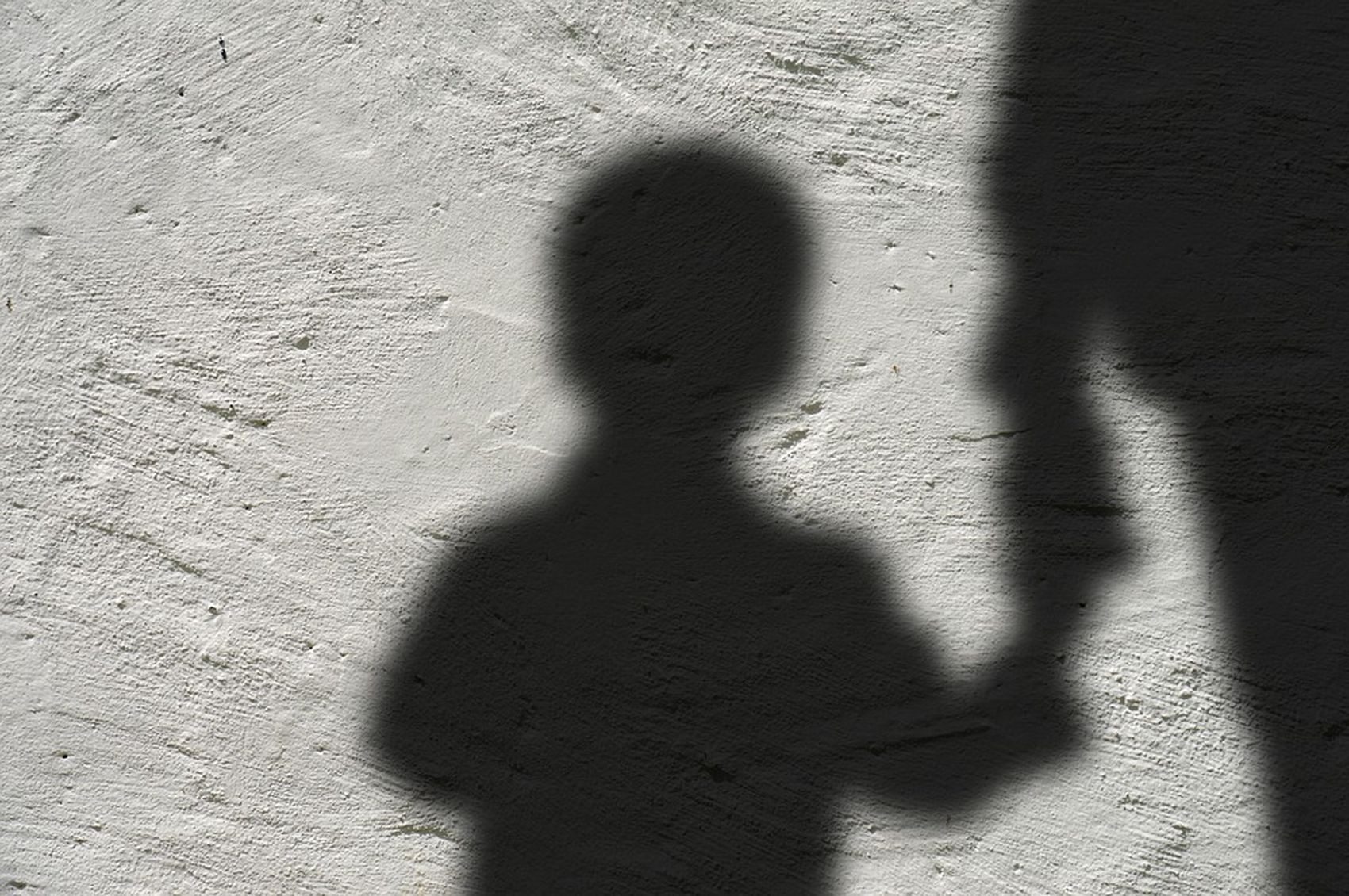 Homem é preso suspeito de atrair crianças com doces e brinquedos para cometer abusos na Bahia
