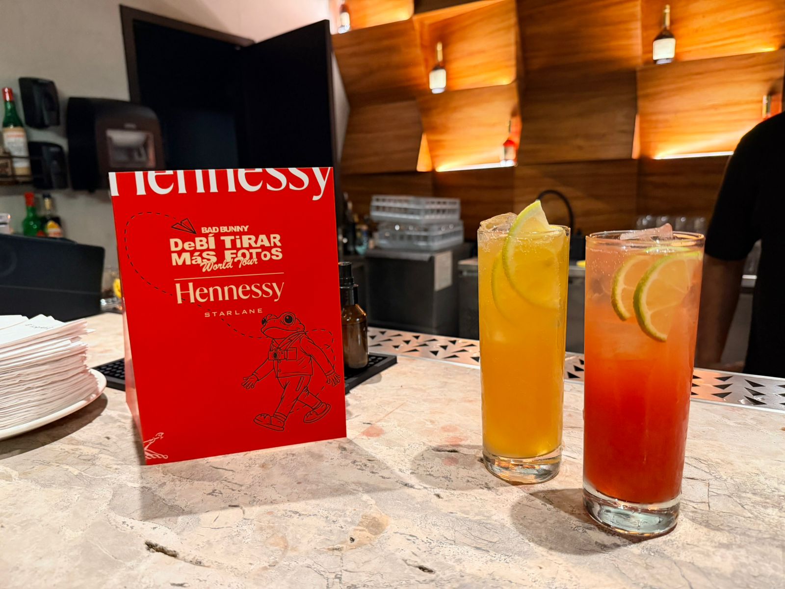 Hennessy antecipa sabores da turnê de Bad Bunny com noite de drinques em São Paulo
