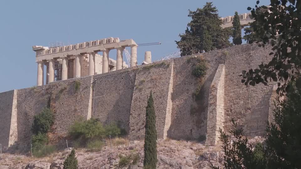 Homem ataca dois turistas com faca na Grécia perto de sítio arqueológico