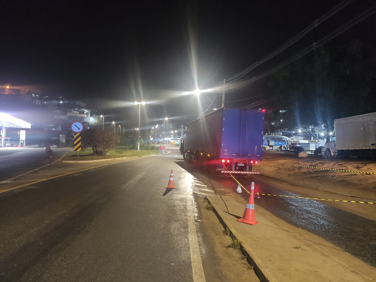 Homem morre atropelado por caminhão no perímetro urbano da BR-116, em Padre Paraíso