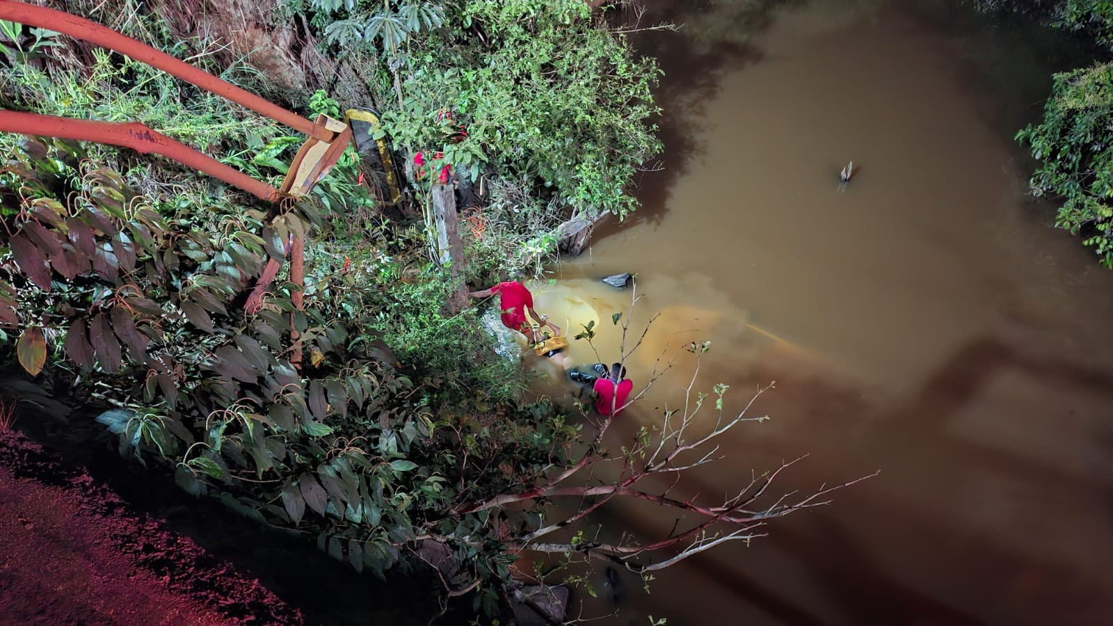 Motorista morre após carro cair em rio às margens da BR-155, em Eldorado do Carajás