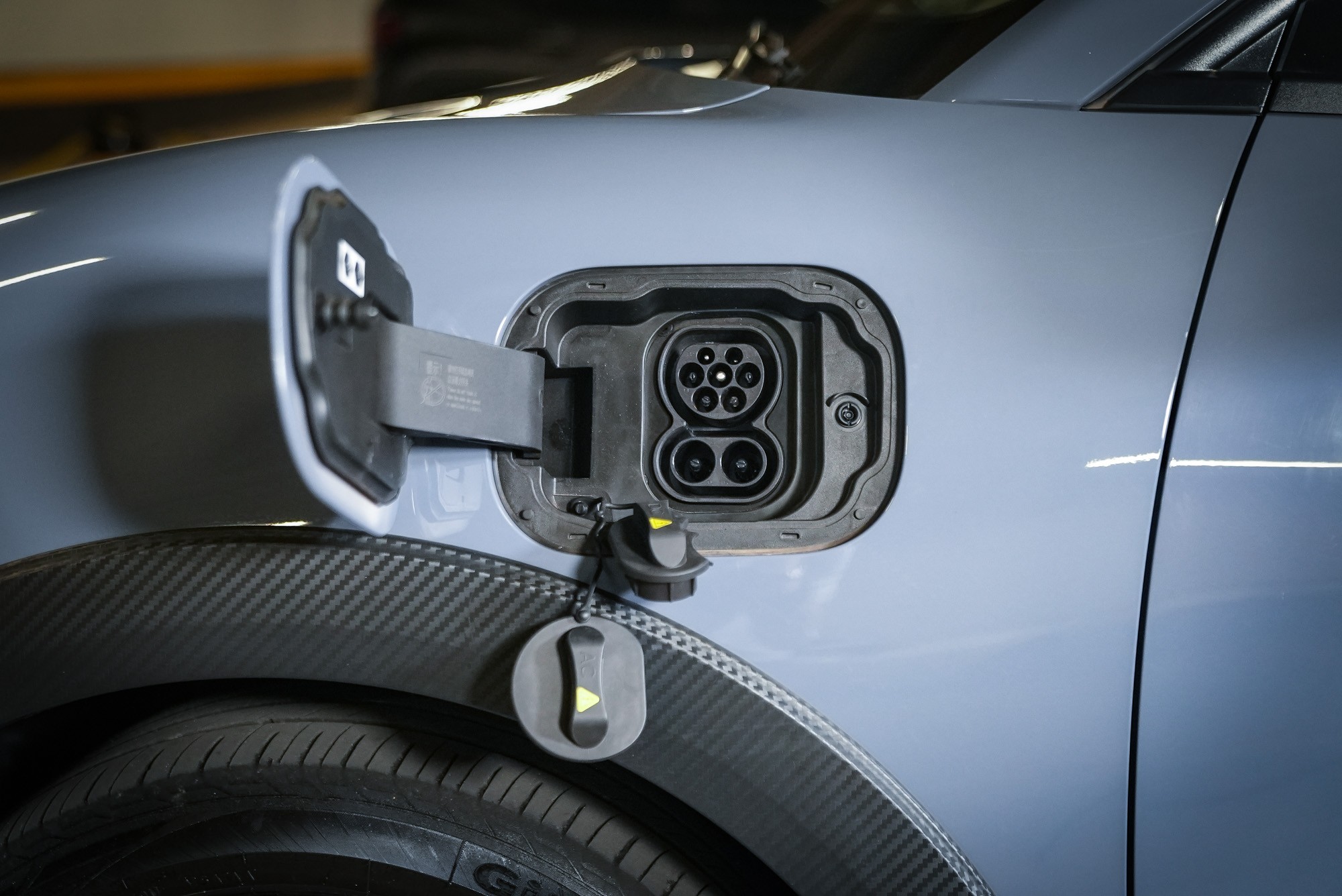 Lei garante direito de instalar carregador individual para carro elétrico em condomínios em Sergipe