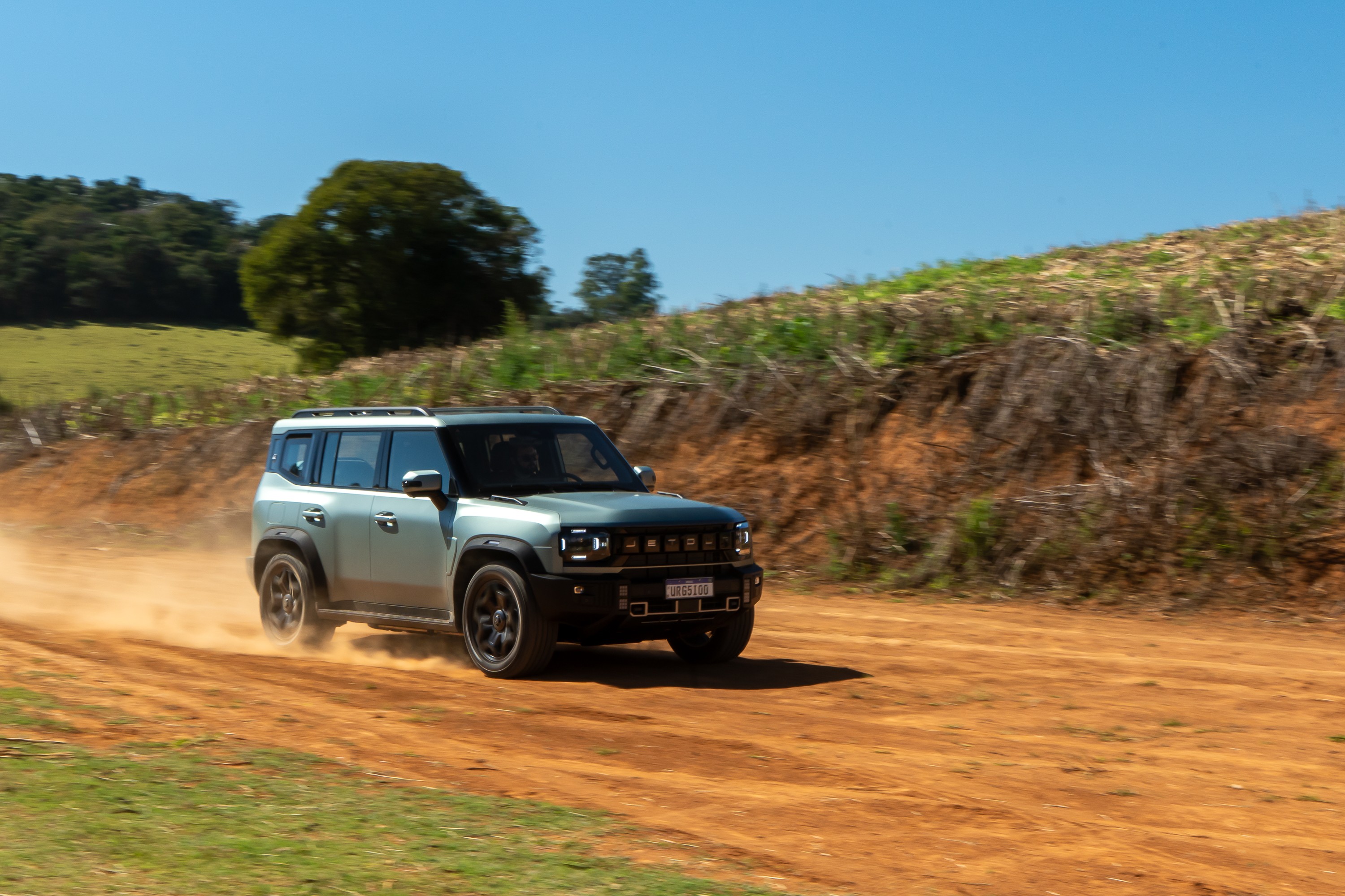 Jetour T2 4x4 chega por R$ 349.900 contra Tank 300 e Haval H9; veja os prós e contras do jipão híbrido