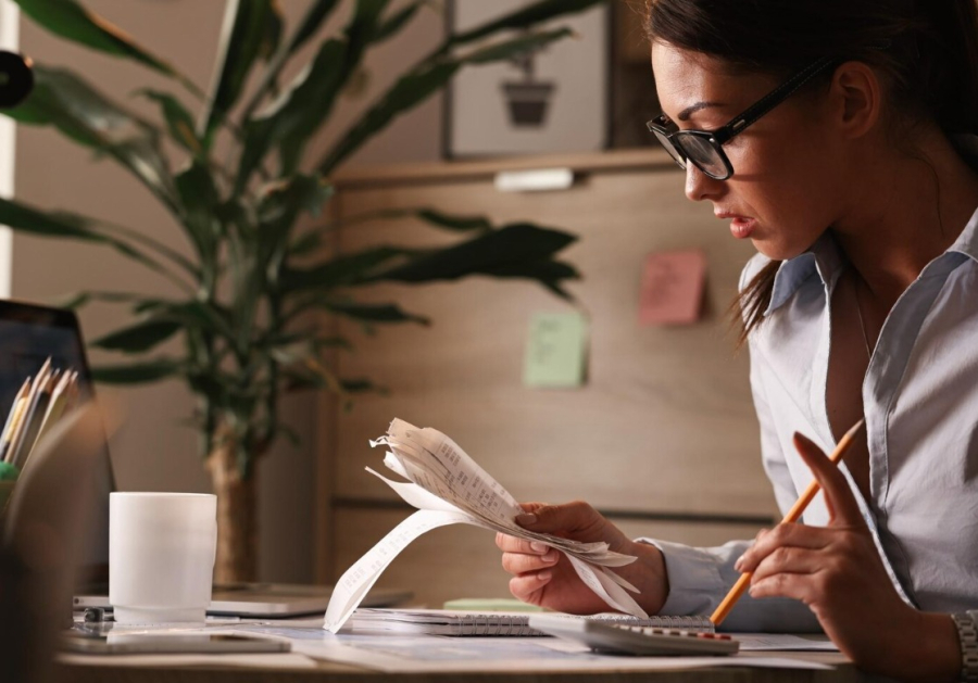 Pesquisa revela que maioria dos brasileiros admite saber pouco ou nada sobre educação financeira