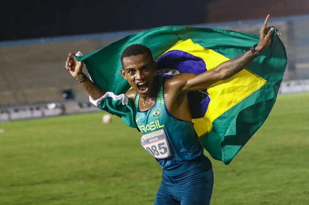 Desaparecido há mais de um mês, ex-maratonista Daniel Nascimento passou a trabalhar com a mãe na roça após suspensão no atletismo