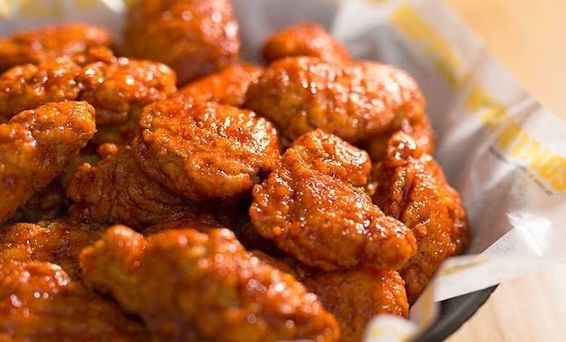 Juiz define o que é 'asa de frango' em processo contra rede de fast-food nos EUA — e pode mudar cardápios