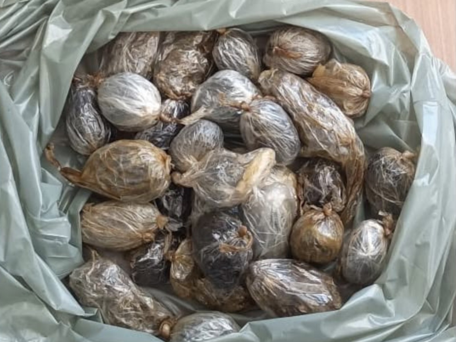 Suspeito de furtar loja passa mal, expele 29 buchas de maconha e é preso em Manhuaçu