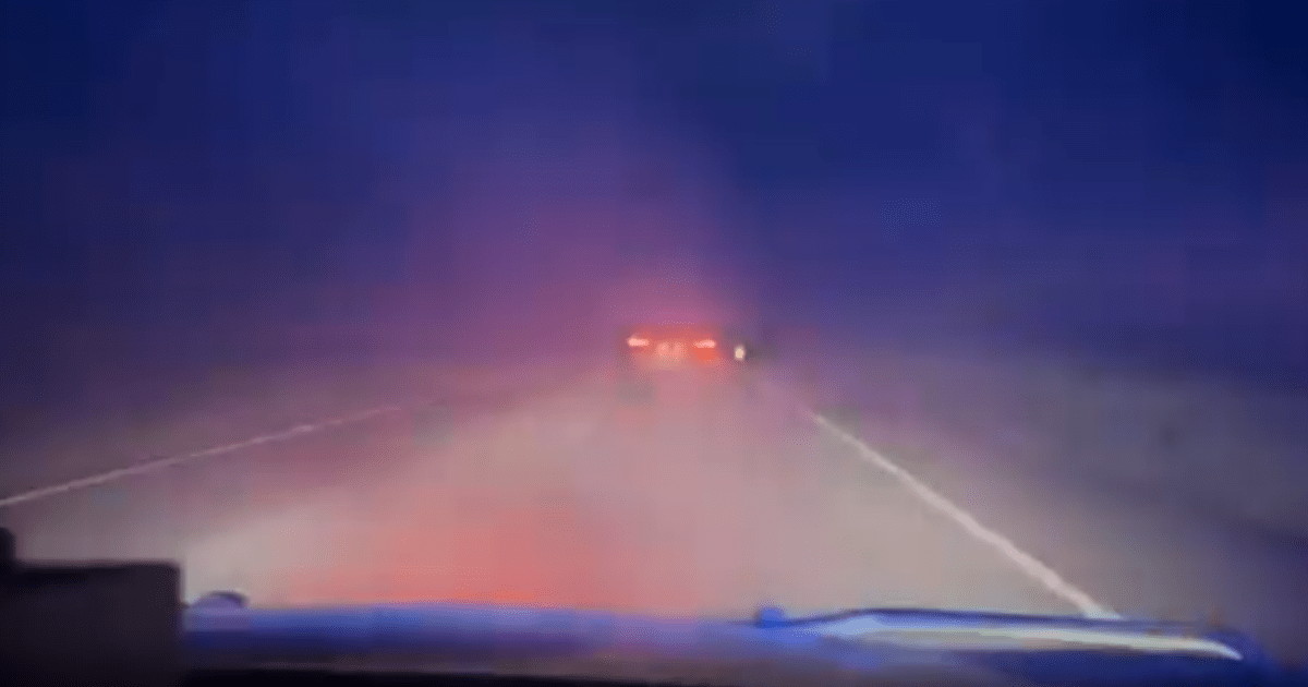 Traficante tenta despistar PRF soltando fumaça pelo escapamento do carro