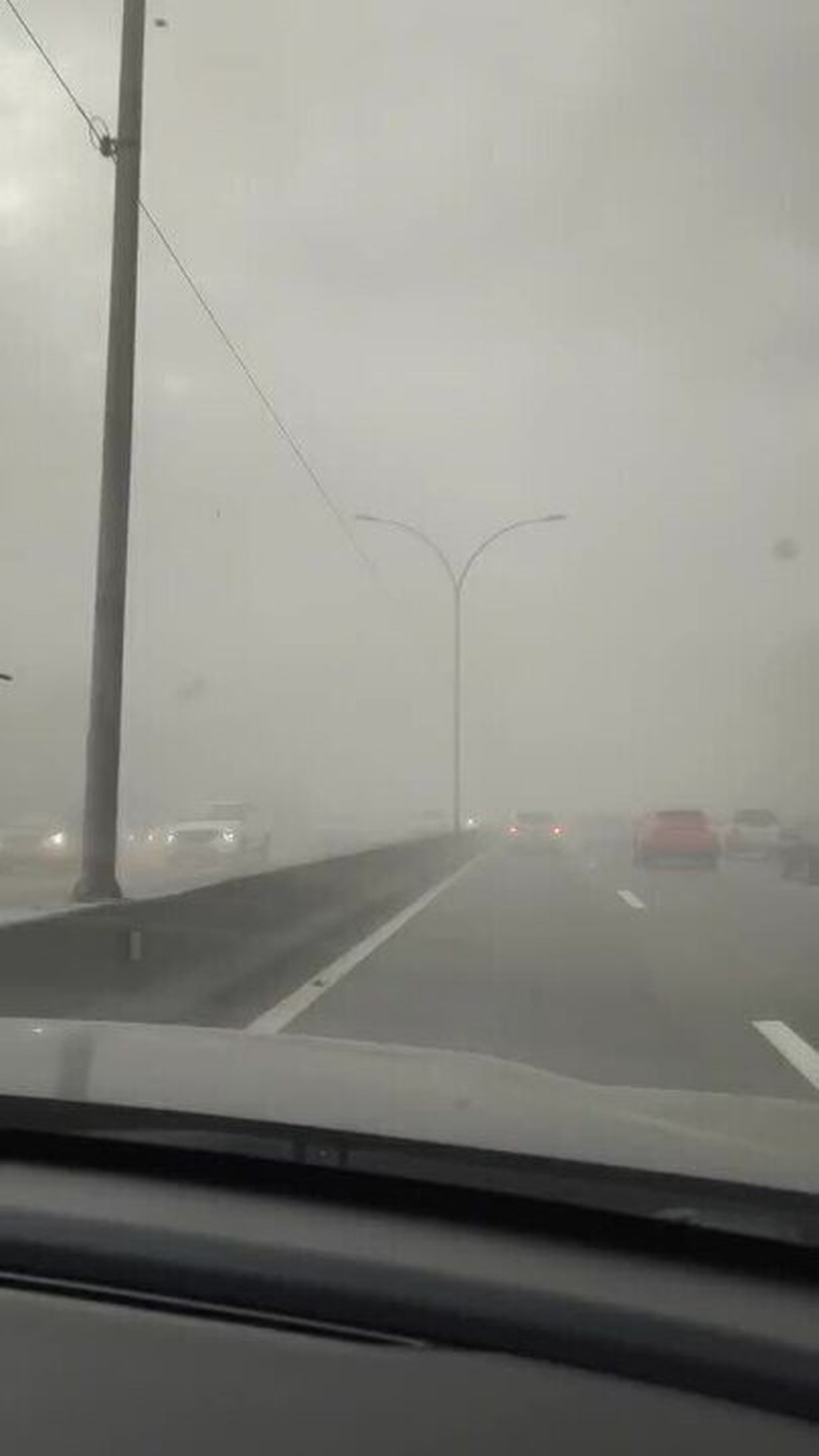 'A gente vai de arrasta': o pavor das amigas presas no Cristo Redentor na ventania