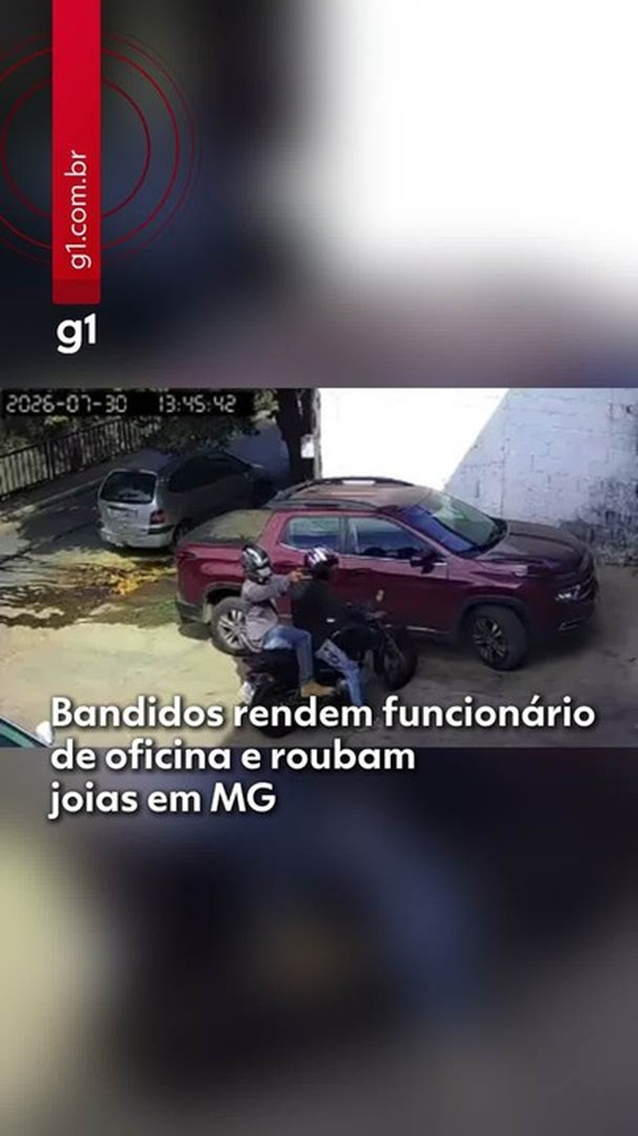 Câmera de segurança registra momento em que bandidos rendem funcionário de oficina e roubam joias em Montes Claros; VÍDEO