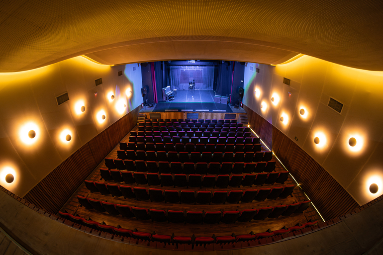 Programação dedicada ao feminino na dança contemporânea ocupa o Teatro Marília