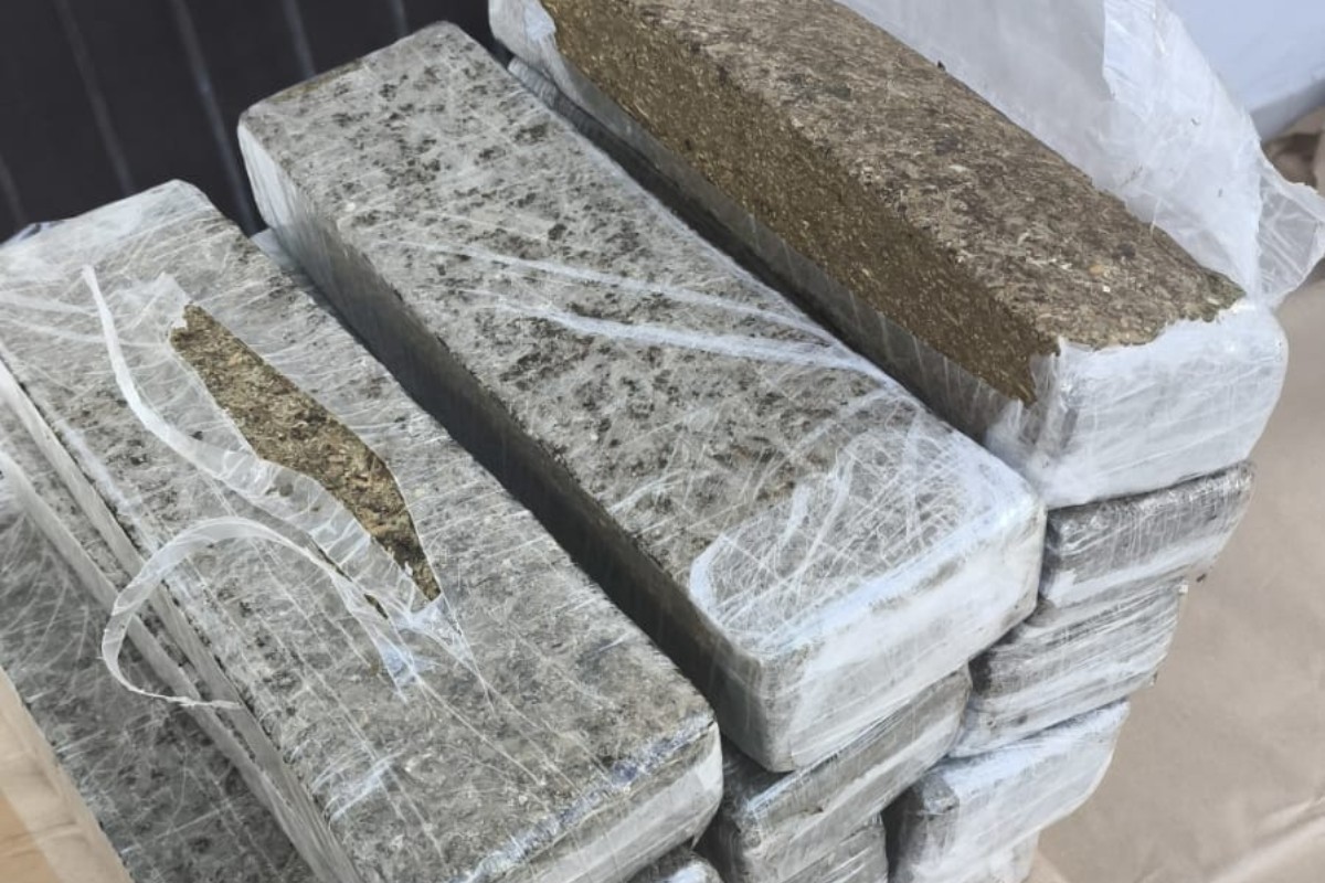PRF apreende mais de 1,1 tonelada de maconha na Rodovia Presidente Dutra, em Queluz