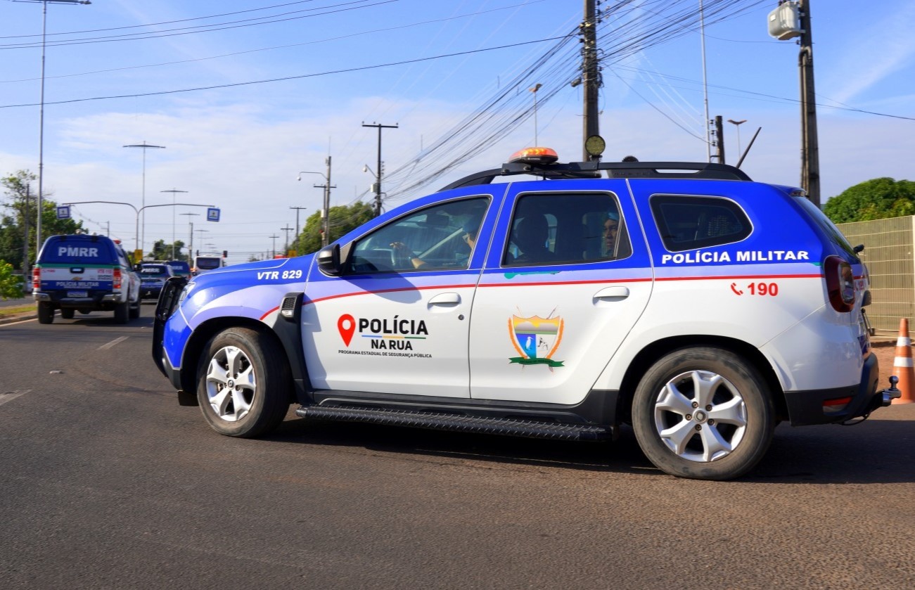 Casal é levado à delegacia suspeito de tráfico de drogas em Boa Vista