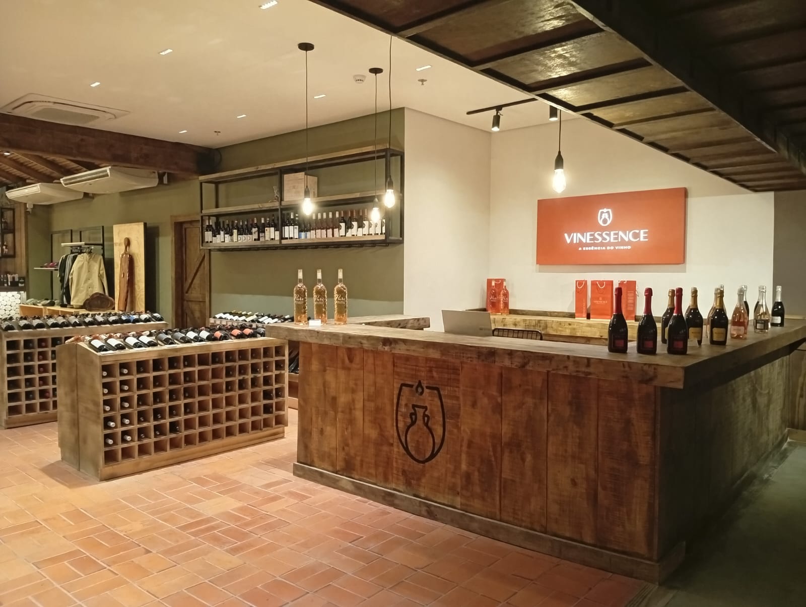Vinessence acelera expansão e inaugura lojas em Belo Horizonte e Recife