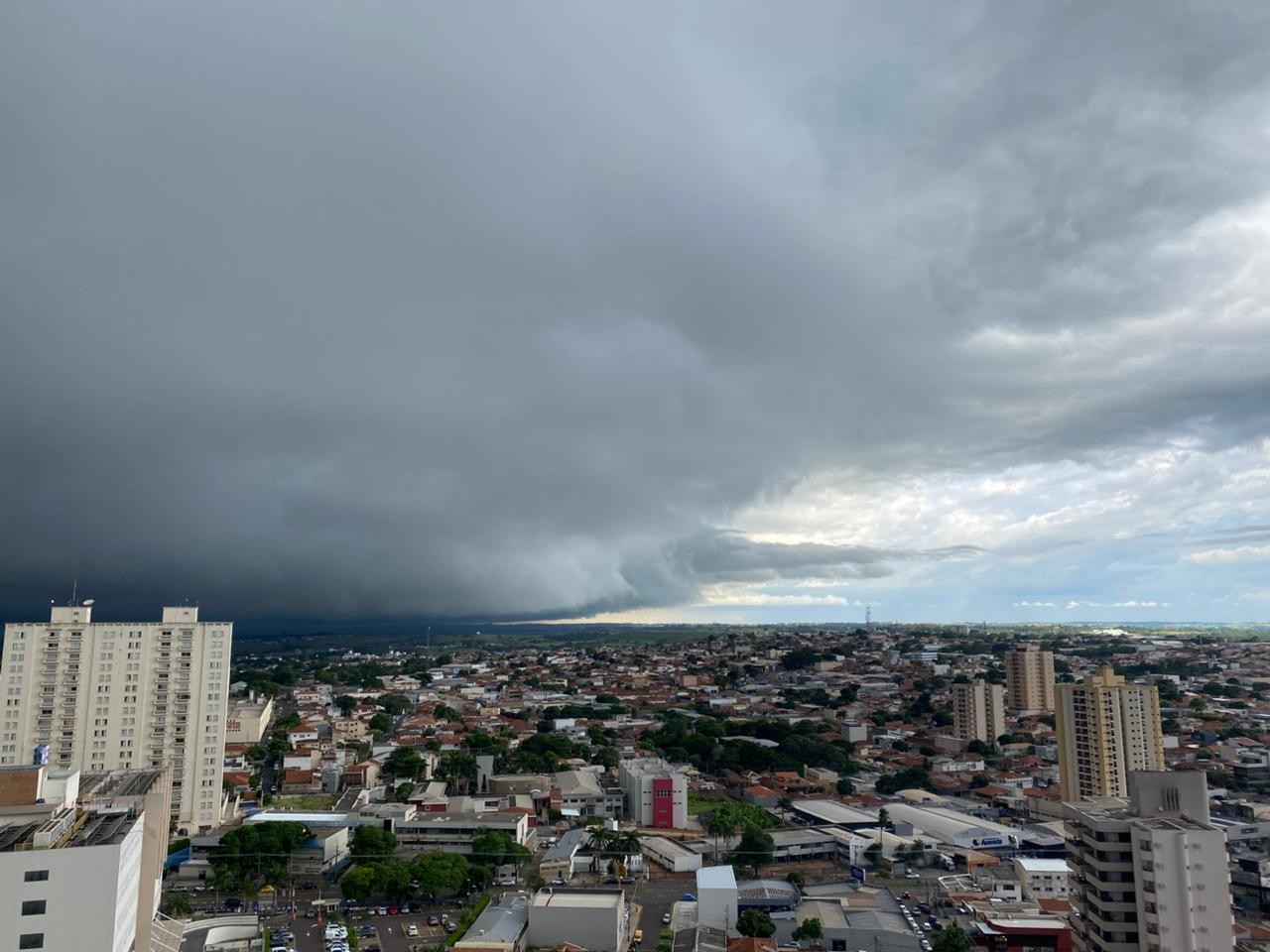 Interior de SP tem alerta para ventos intensos, chuva e granizo; veja a previsão do Inmet