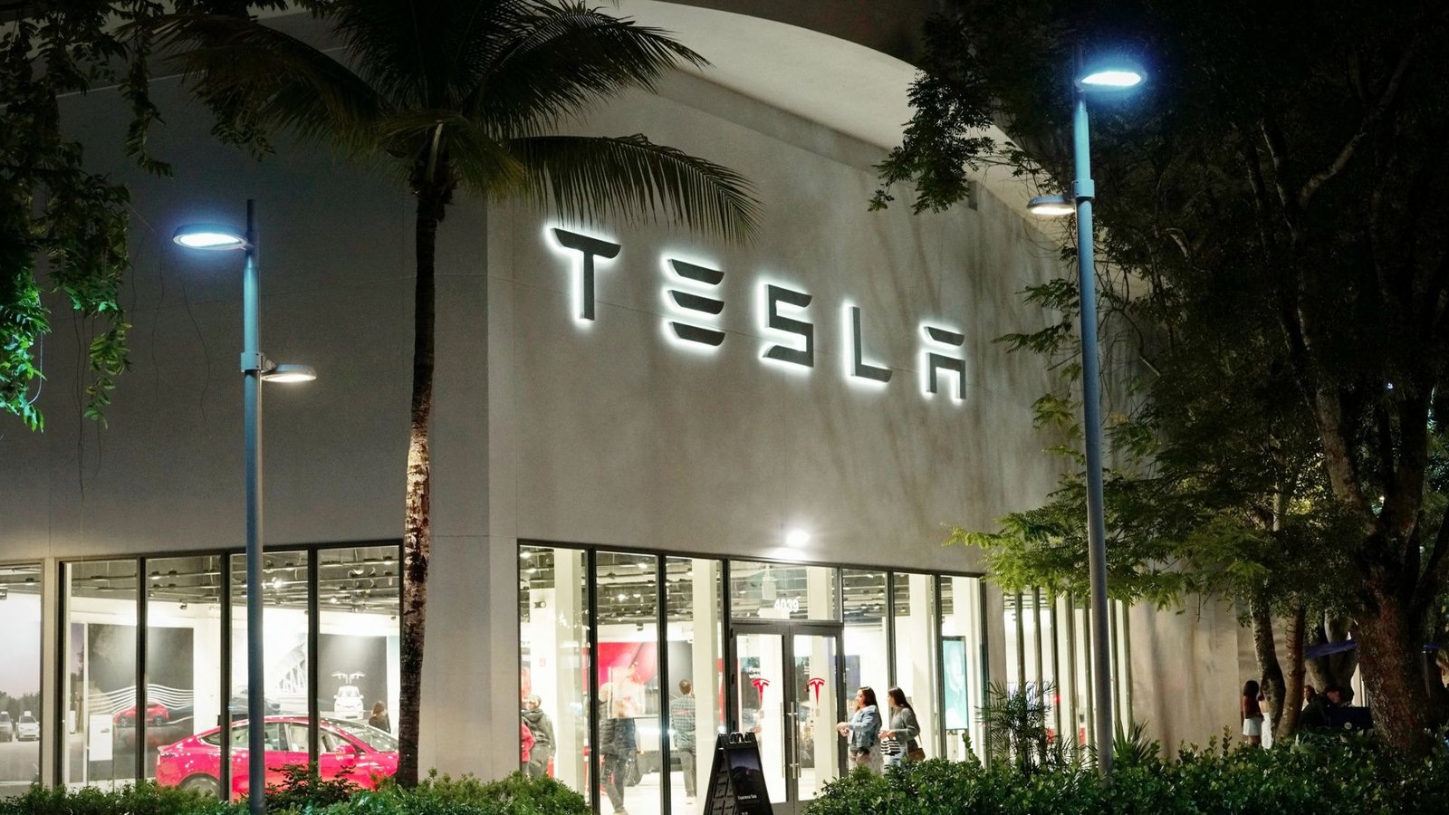 Musk fala mais de IA e robótica do que carros nas reuniões da Tesla, diz estudo