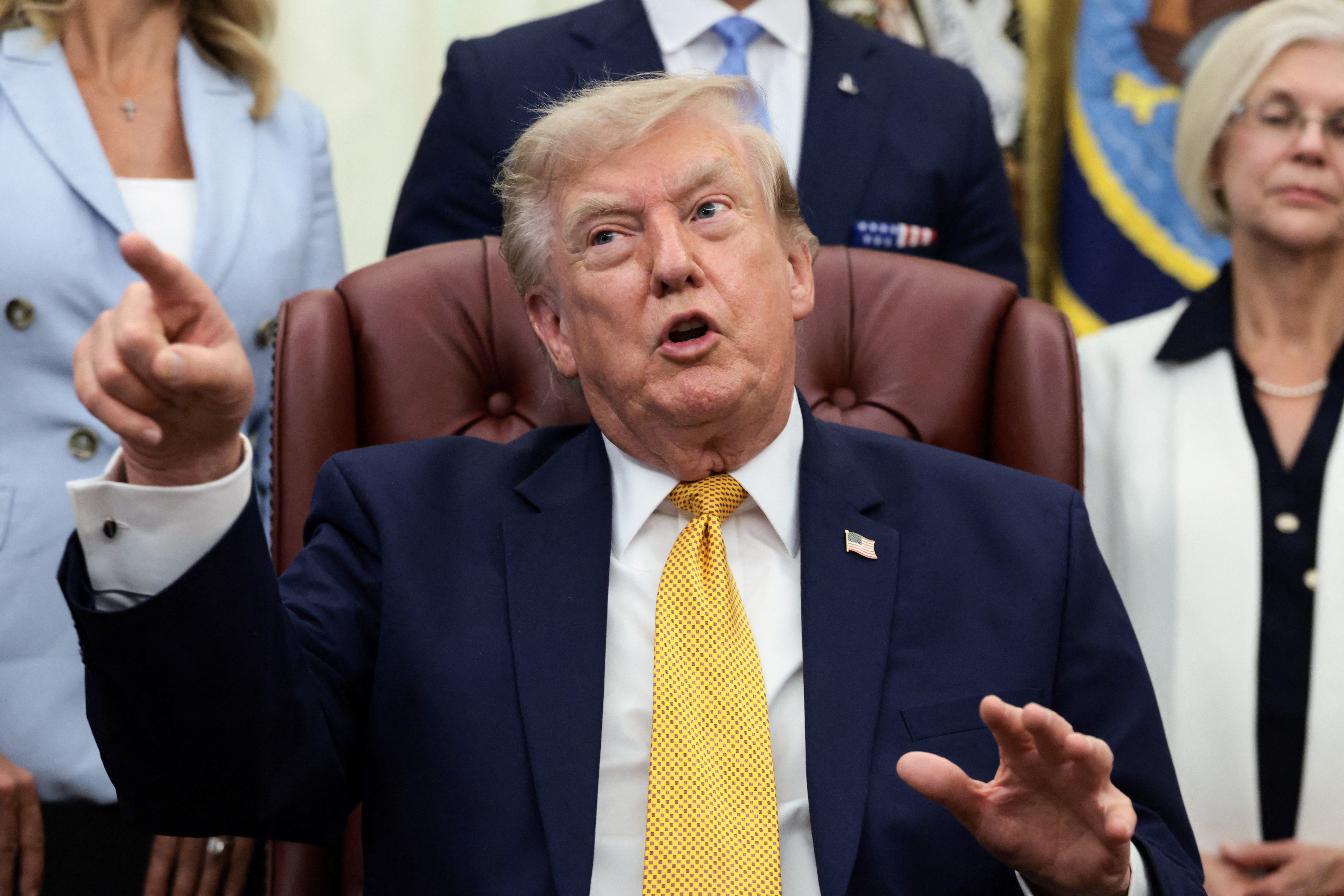 Trump diz que Congresso dos EUA quer regulamentar a IA "até acabar com ela"