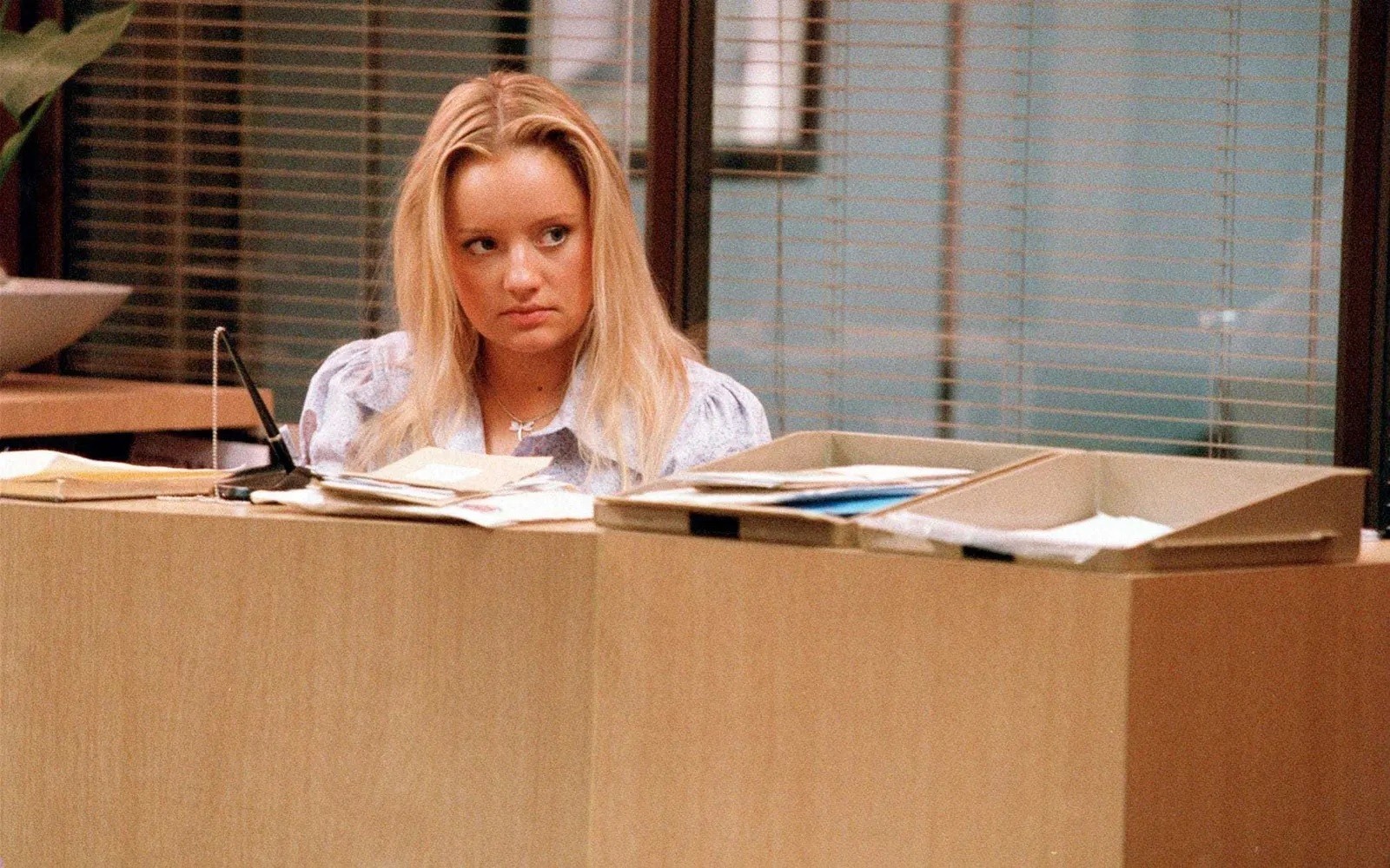 Lucy Davis, atriz do The Office original, revela diagnóstico de câncer de mama incurável