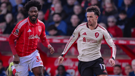 Em jogo morno, Liverpool vence Nottingham Forest no fim e encosta no G4