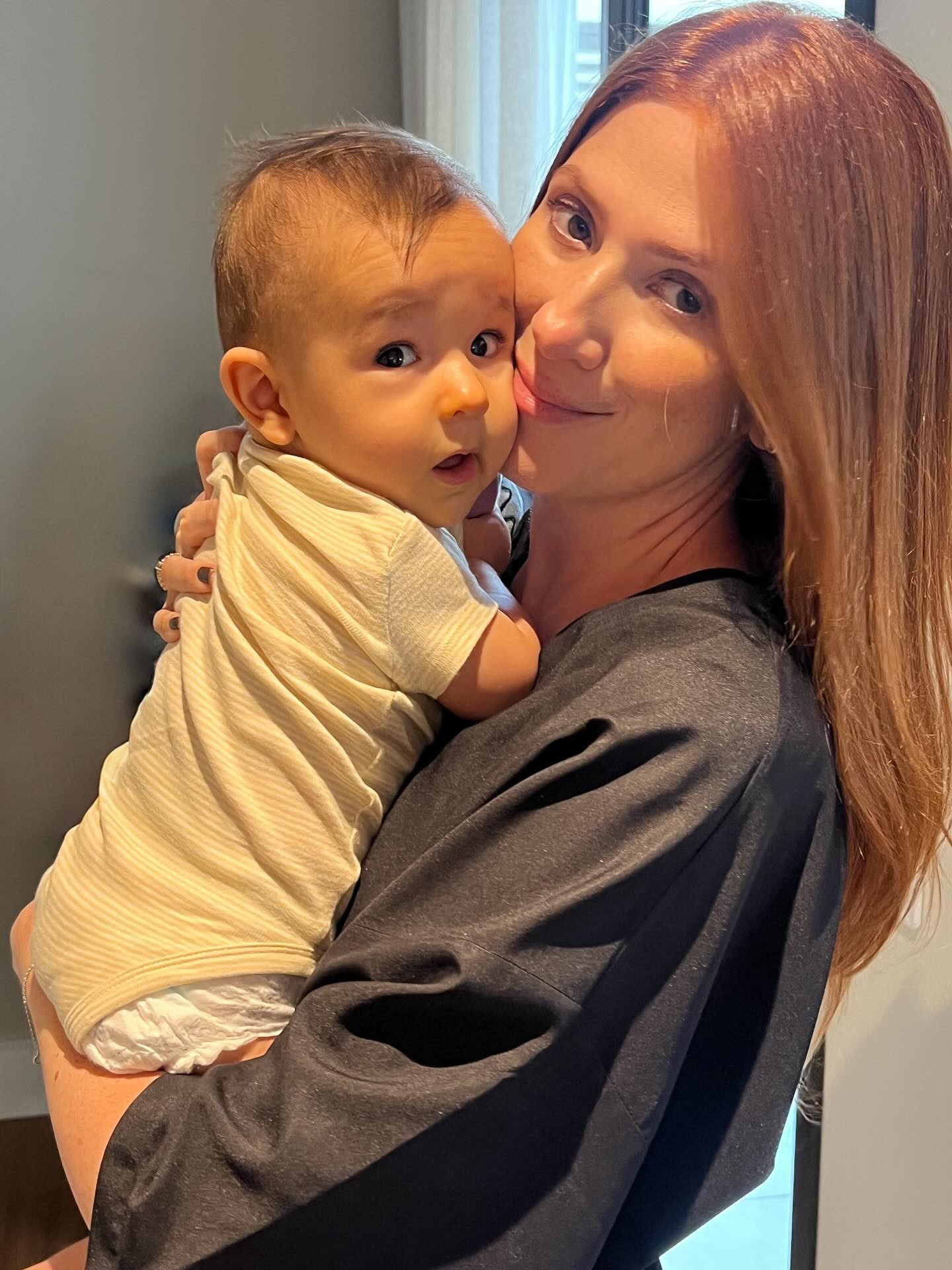 Dani Calabresa enche a web de fofura ao postar foto com o filho: "maior presente que a vida me deu"