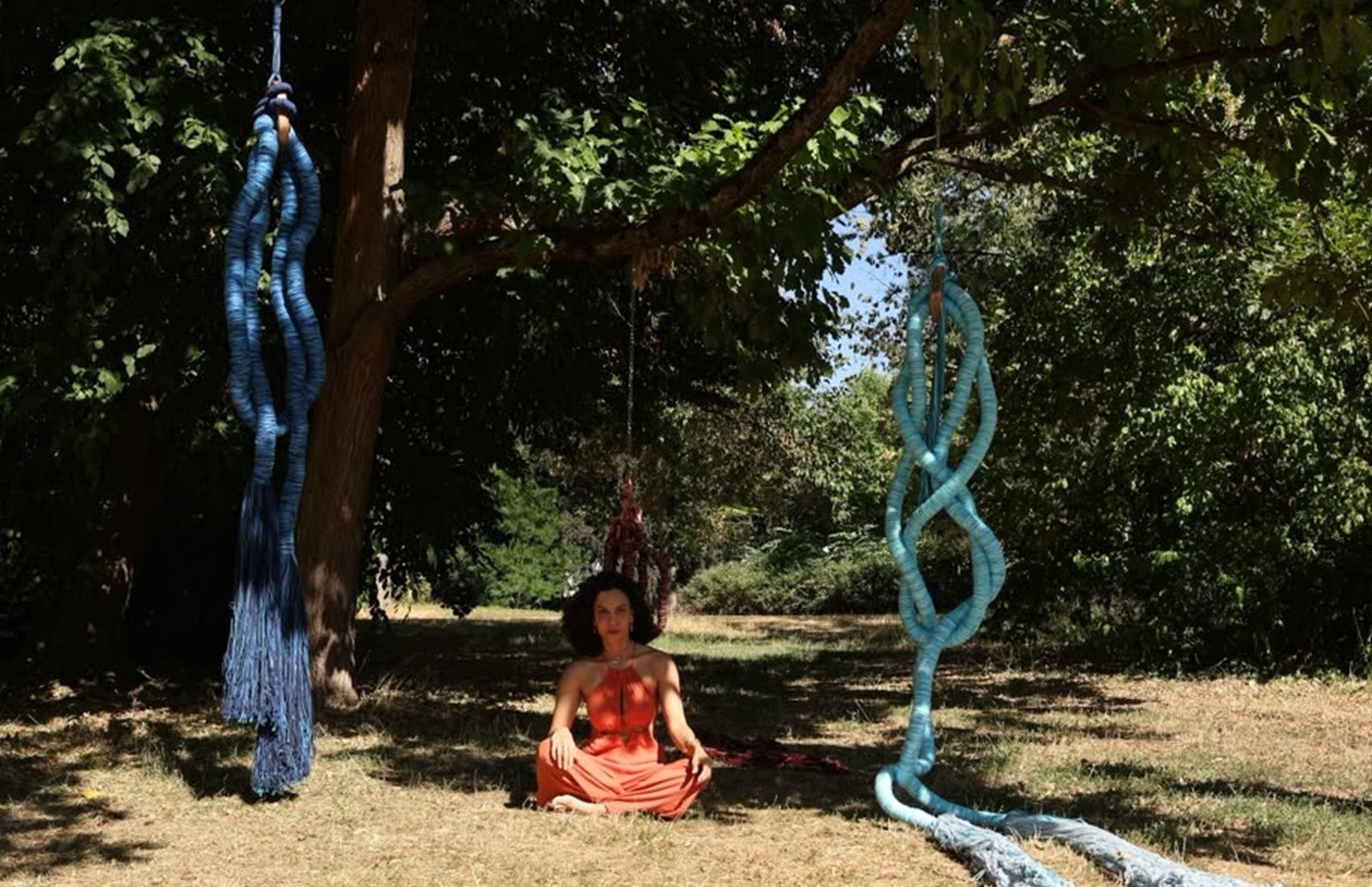 Artista têxtil Lia Khey expõe esculturas na Alemanha
