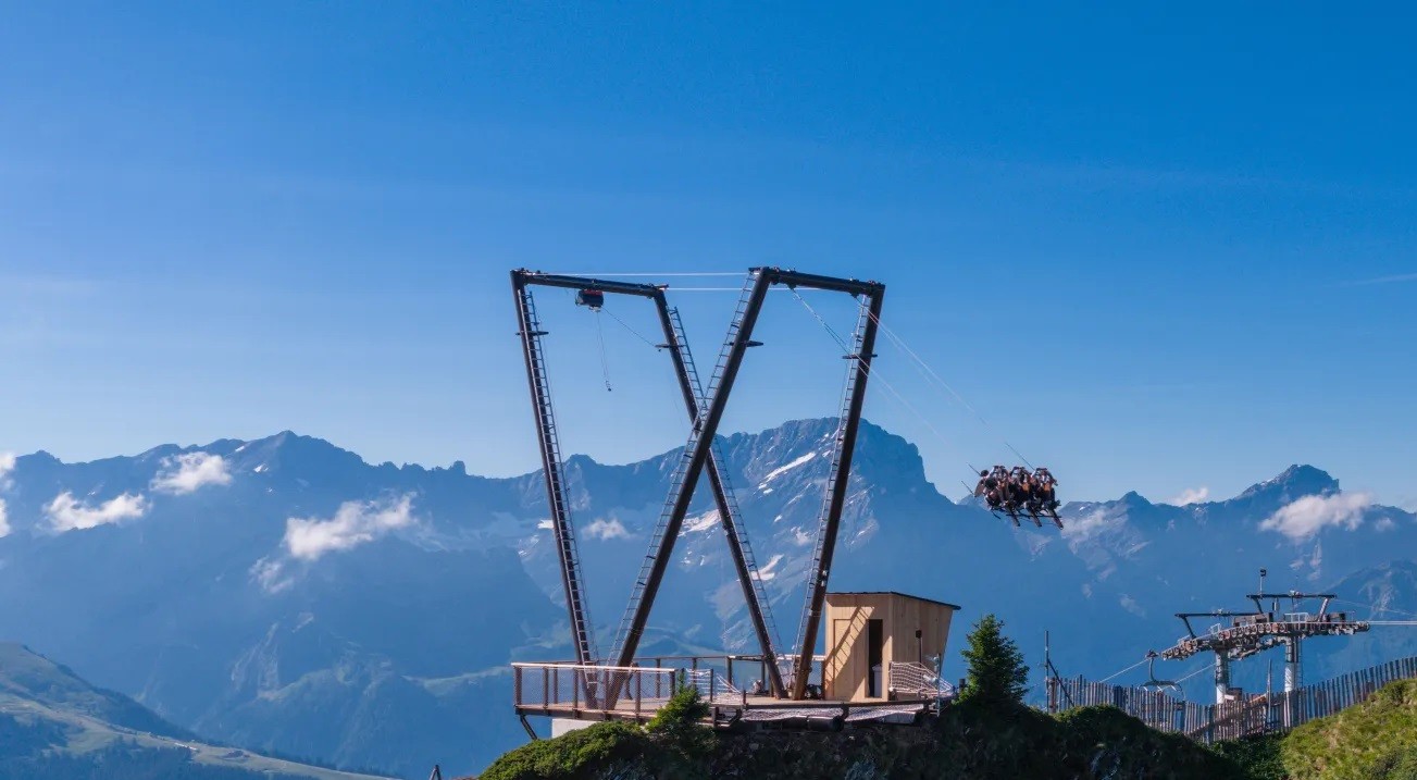 Suíça inaugura balanço gigante a mais de 2 mil metros nos Alpes