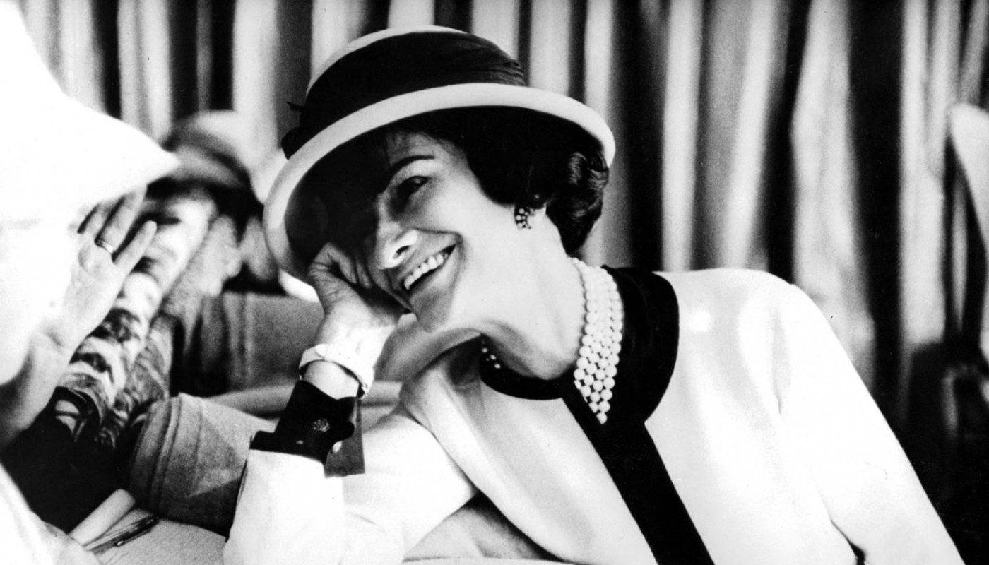 Coco Chanel: a história por trás dos códigos que transformaram a moda