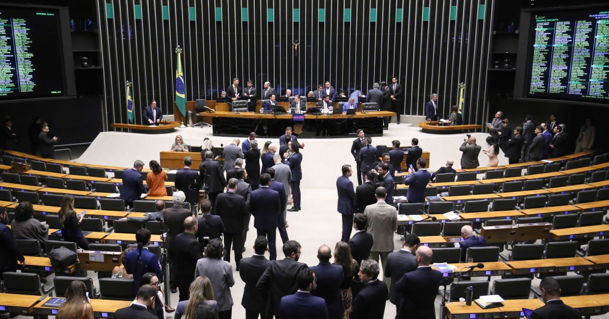 Câmara reverte alterações do Senado e aprova PL Antifacção