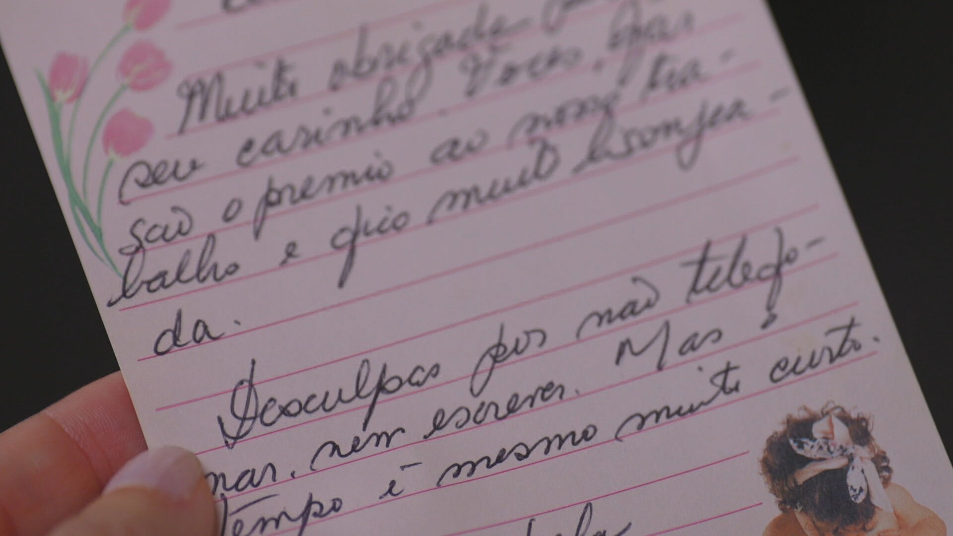 Fã guarda carta enviada por Débora Bloch há mais de 20 anos e emociona atriz em reencontro; VÍDEO