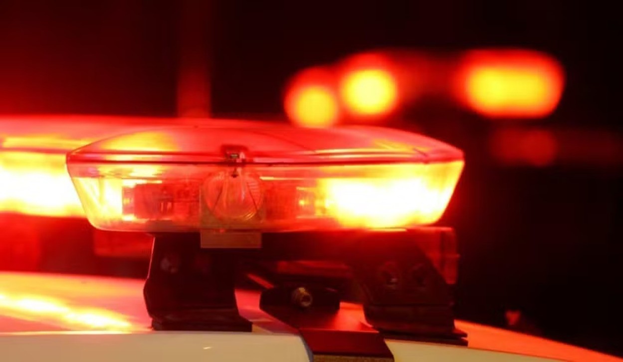 Jovem é morto a tiros dentro de lanchonete em Divinópolis; PM suspeita de vingança