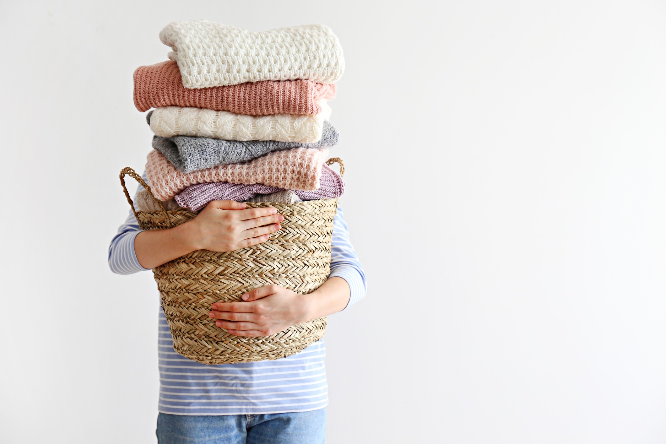 9 cestos para roupa suja que você não vai querer esconder