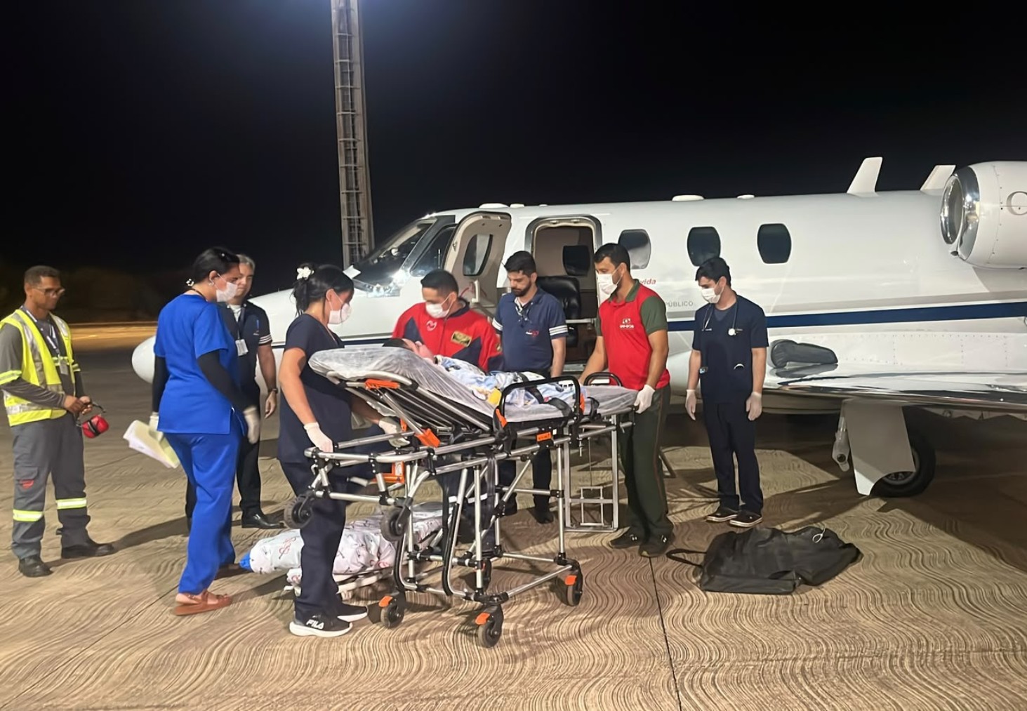 Após mãe se acorrentar em hospital no TO, menino de 5 anos é transferido para SP e aguarda cirurgia cardíaca