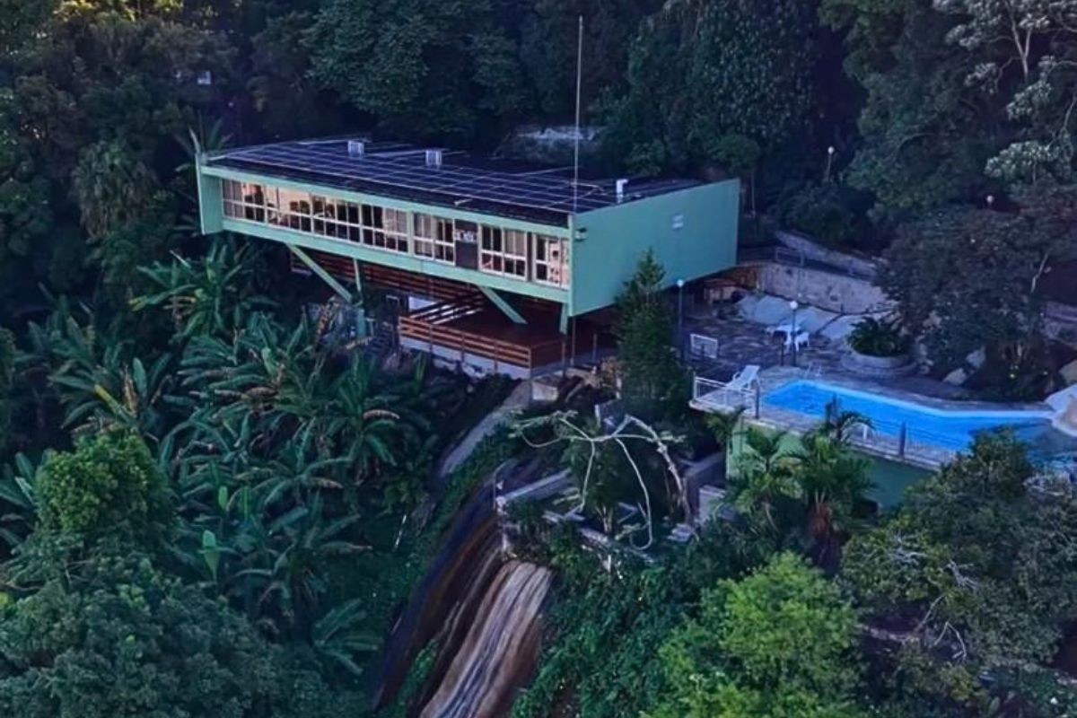 Neymar com novos vizinhos? Mansão de 2 mil m² está à venda no condomínio do craque; saiba o preço