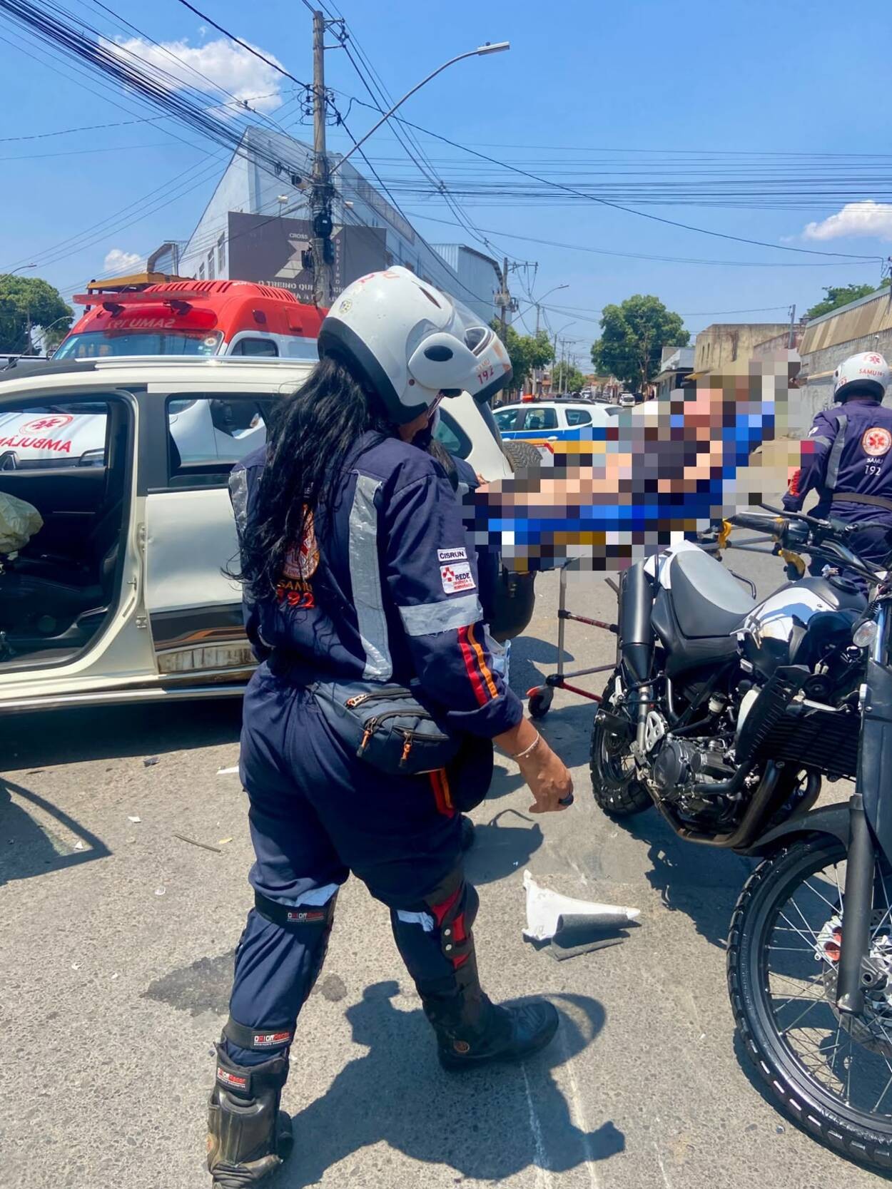 Motociclista sofre traumatismo craniano em batida com carro em Montes Claros