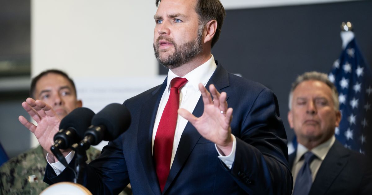 Vance nega possibilidade de EUA entrarem em conflito longo no Oriente Médio