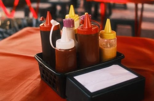 São Paulo adia proibição de bisnagas de molhos em bares e restaurantes do estado