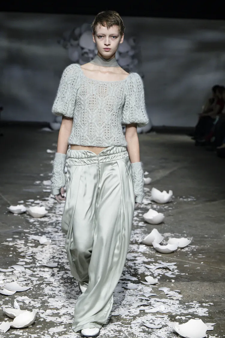 London Fashion Week Outono/Inverno 2026: As Tendências e Desfiles que Definiram o Inverno Britânico