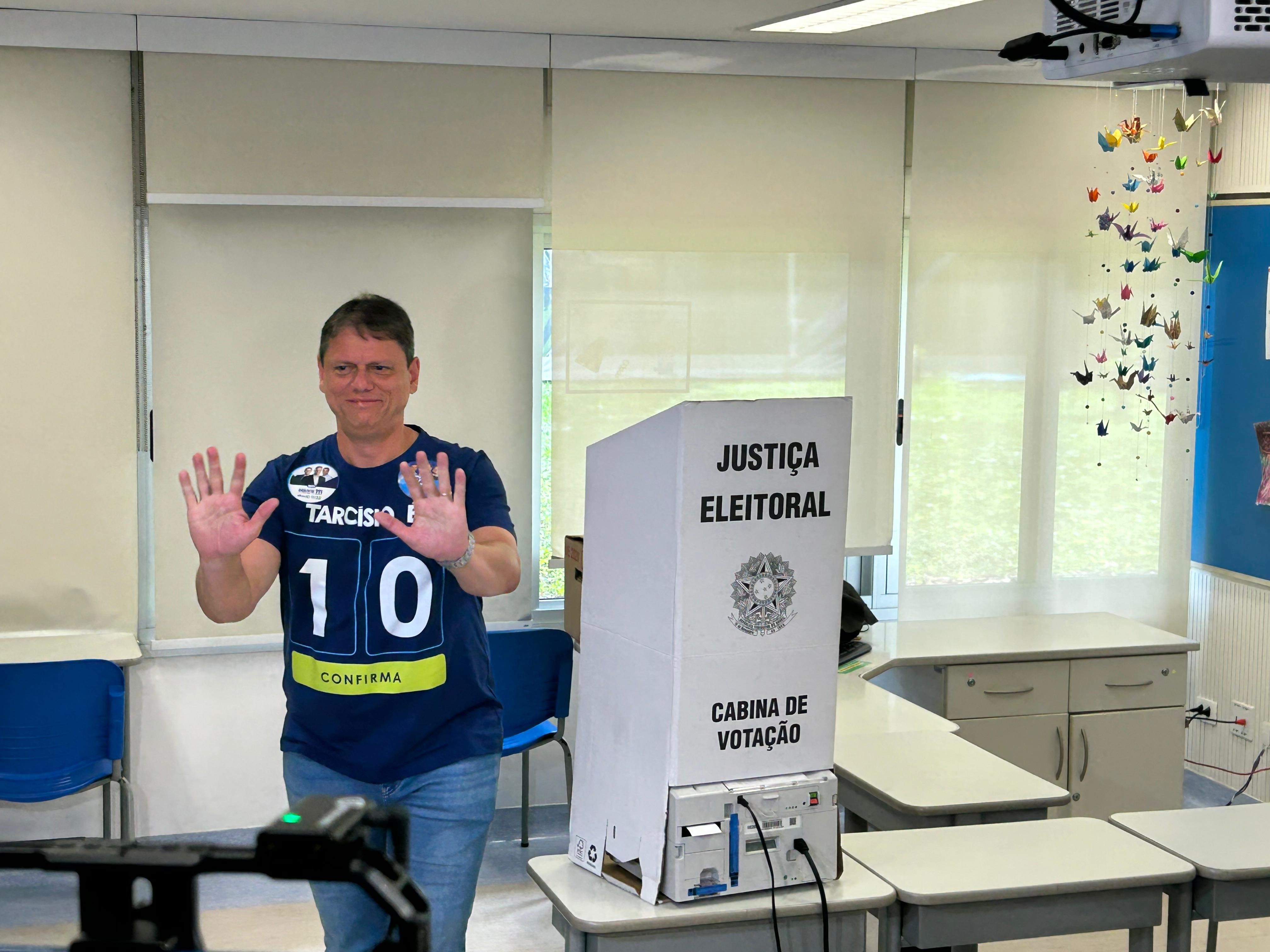 Tarcísio de Freitas vence Haddad nas 100 cidades do centro-oeste paulista