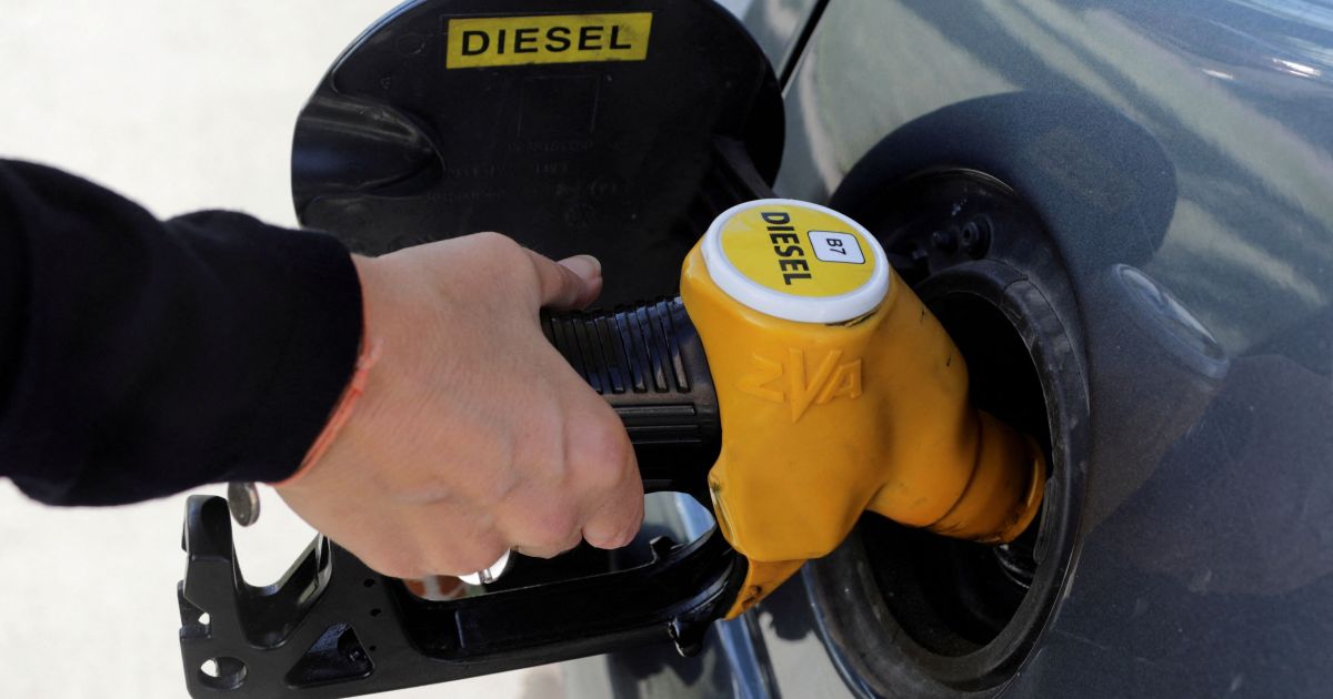 Trump assina ordem para reduzir preços do diesel nos EUA