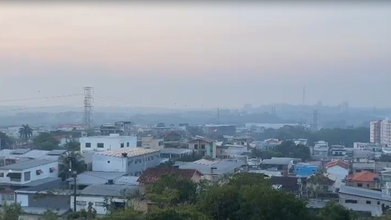 Fumaça densa encobre céu de Manaus e cidade tem a pior qualidade do ar do Brasil