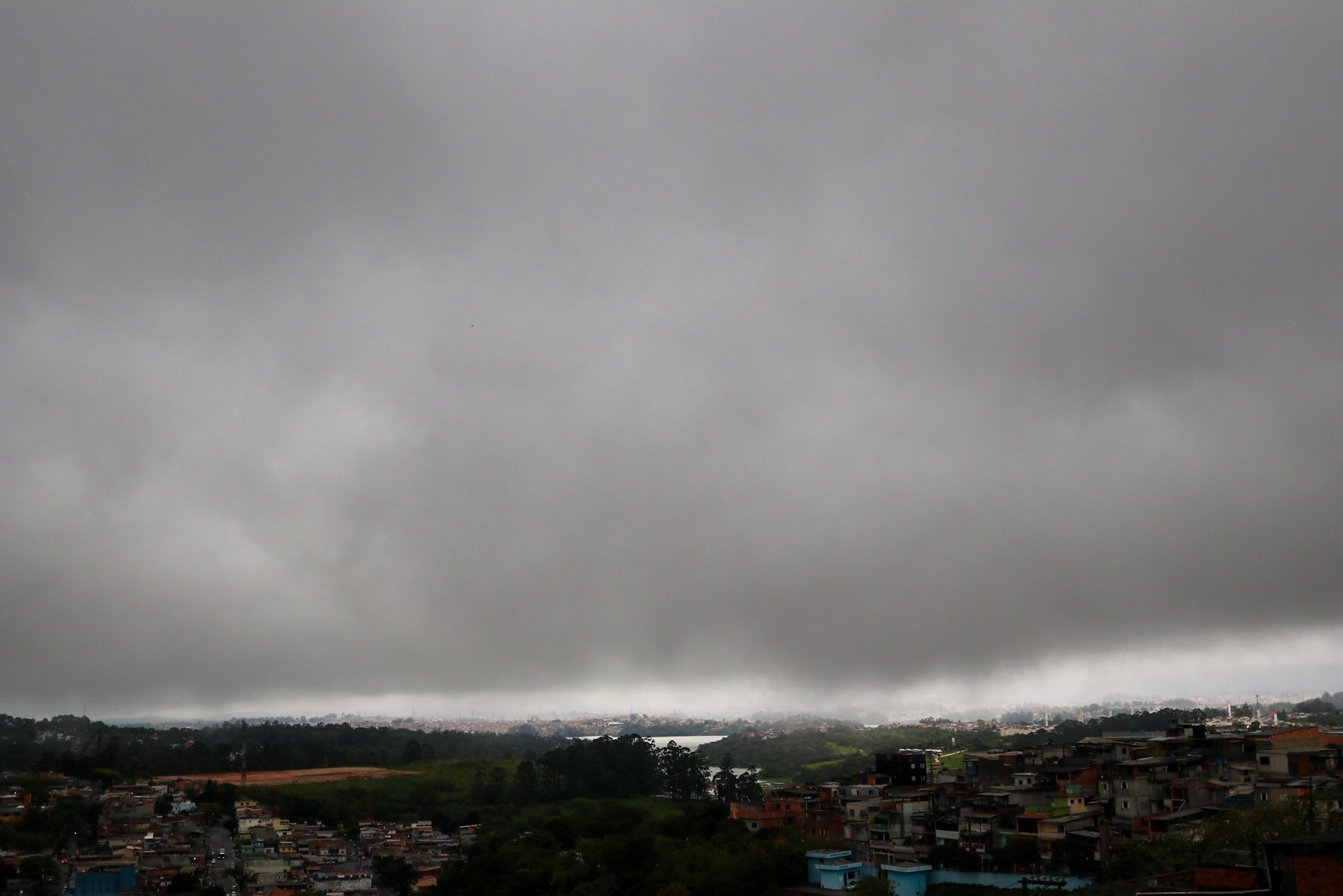 Inmet emite aviso de grande perigo para tempestade em 529 cidades do Sul