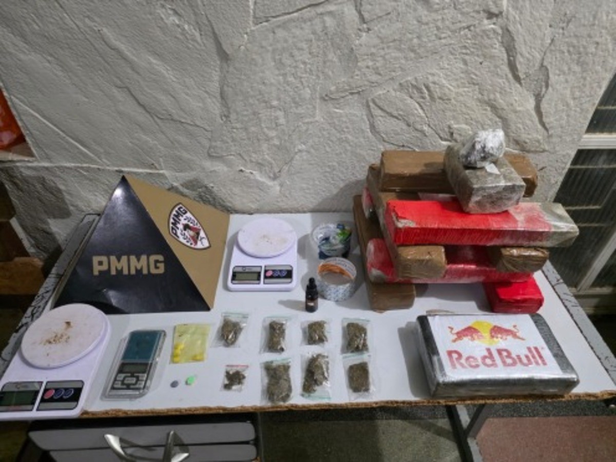 Polícia apreende maconha, cocaína e ecstasy em casa e jovem é preso em Montes Claros