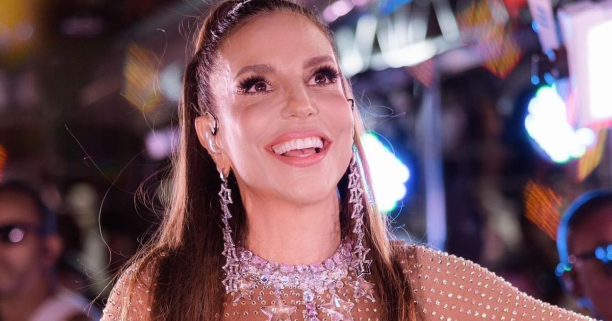 Após acidente, Ivete Sangalo canta com coral de mais de 300 vozes